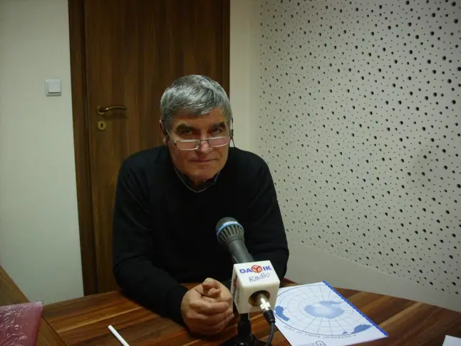 Доц. д-р Тодор Радев: трябва да се подпомогнат младите, за да продължат образованието си у...