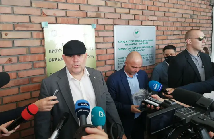 Фенове на "Локомотив" и "Ботев" са задържани заради уговорен бой
