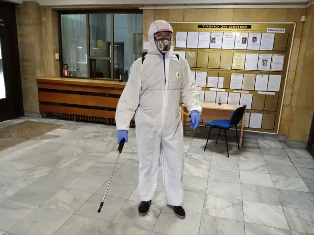 Още 33 –ма работника от завода в Смолян излекувани, нови 3 жени с COVID-19 в региона