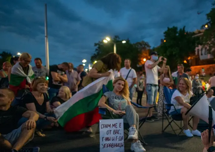 Протестът в Пловдив блокира две възлови кръстовища, засега без палатки
