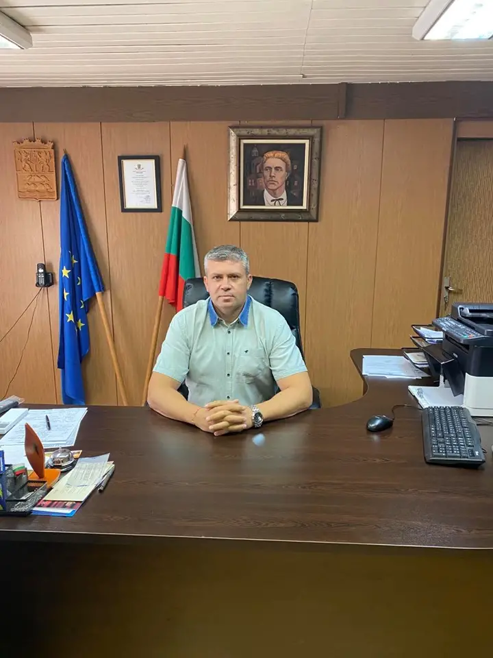 Стоян Алексиев: Паркът зад хотел „Санкт Петербург“ ще бъде приведен в приветлив вид