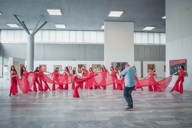 Хореограф вплете авторската музика на Теодосий Спасов и танца на 16 балерини в проекта „Огънят в нас“