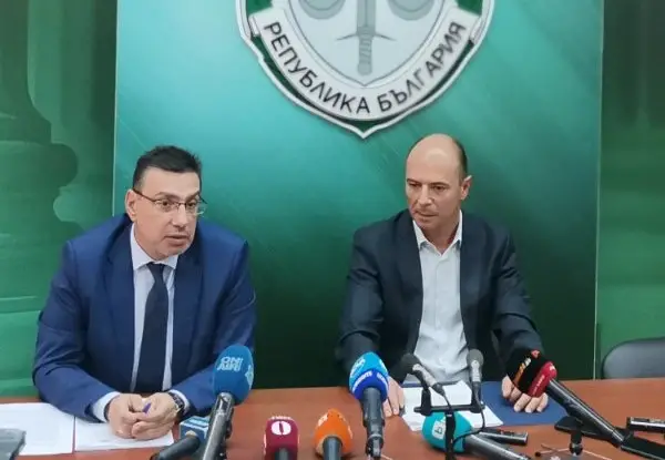 Изборни брокери на трудови договори в Бургас, ваучери за домакински уреди и колбаси за еди...
