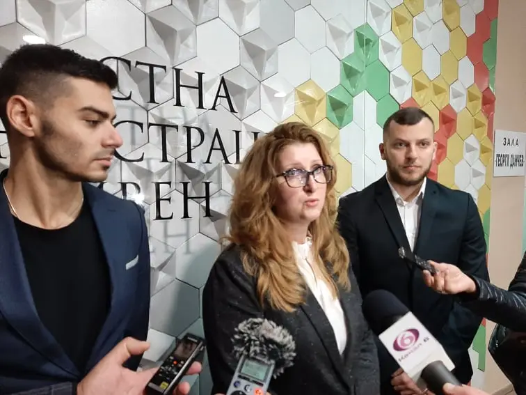 Татяна Султанова-Сивева е водач на листата на  "Продължаваме промяната" в 21ИР С...