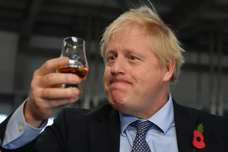 Защо британците са толкова обсебени от партитата на Борис Джонсън?