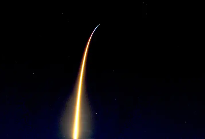 SpaceX изстреля успешно ракета Falcon 9 с италиански сателит