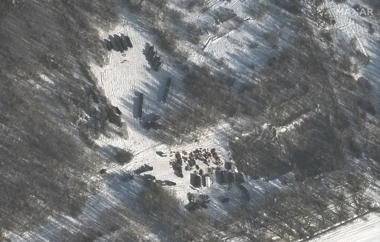 Сателитни снимки показват войски, разположени до беларуската граница с Украйна