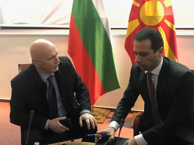 Няма да бъде използвано държавно финансиране за авиолинията София-Скопие, каза Събев