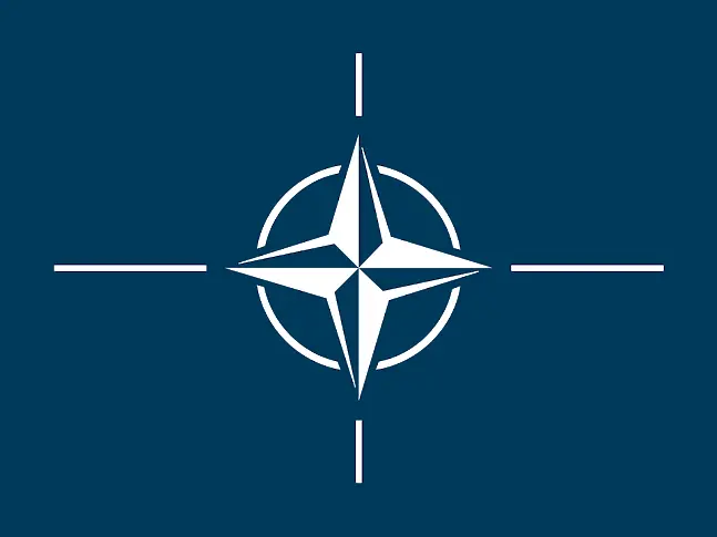 НАТО изтегля персонала си от Киев 