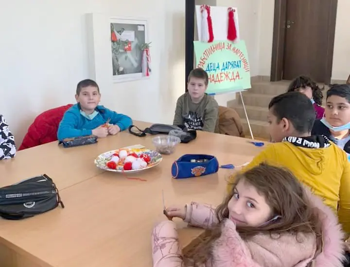 Работилница за мартеници в Попово ще подпомогне лечението на дете с церебрална пареза