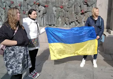 „Альоша“ осъмна с червени ръце и обидни надписи (СНИМКИ)