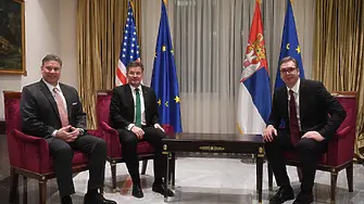 Вучич няма да може да седи на два стола, заяви руски експерт 