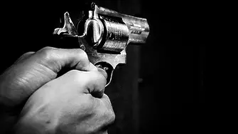 Бургазлия заплаши дете с пистолет и го ограби