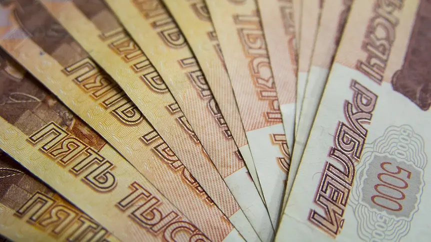 Русия: Превежданите пари от чужбина ще бъдат изплащани в кеш само в рубли