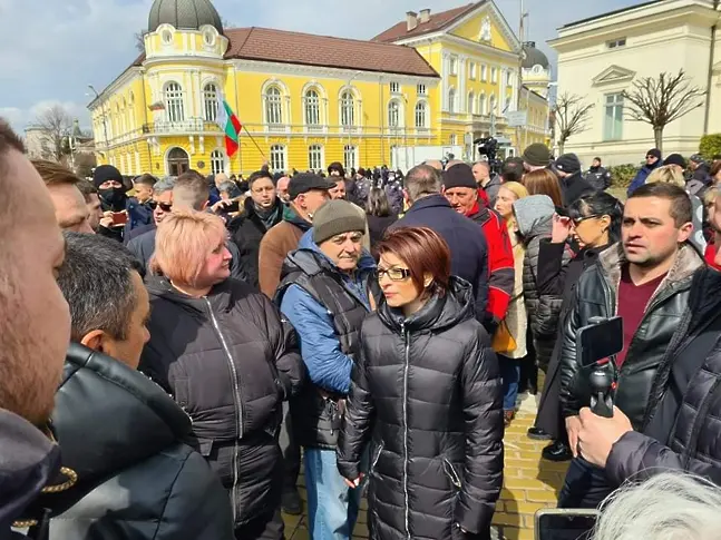 Атанасова: Ще предприемем всички законни действия за сваляне на това правителство