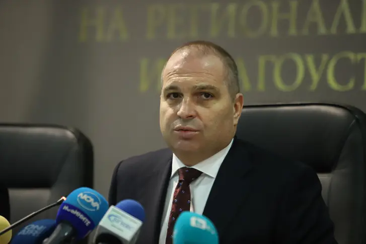 „Хемус“ ще е готова изцяло до 2027 г., заяви Караджов