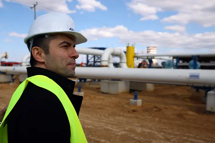 Газовата връзка България-Гърция ще е готова през юни, през септември ще потече азерски газ (обзор)