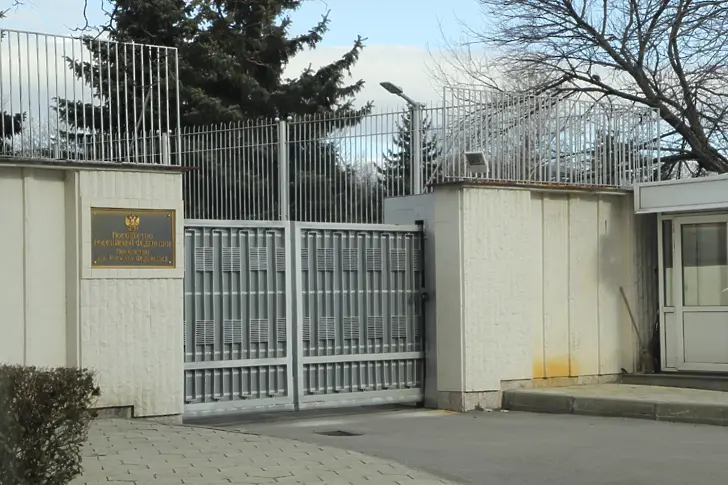 Руското посолство: Кремъл приема изгонването на руски дипломати за враждебен демарш