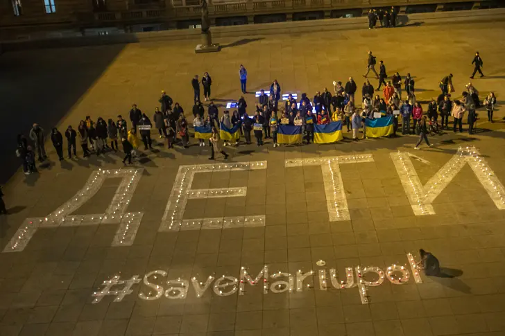 Чешки активисти почетоха жертвите от Мариупол