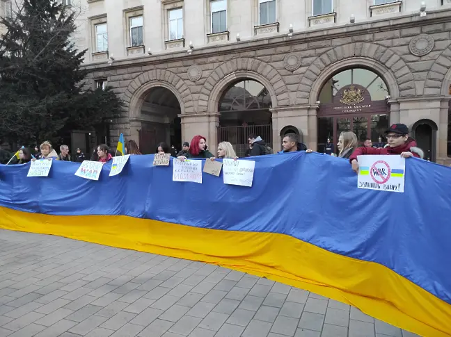 Мирно шествие в София в подкрепа на Украйна (снимки)