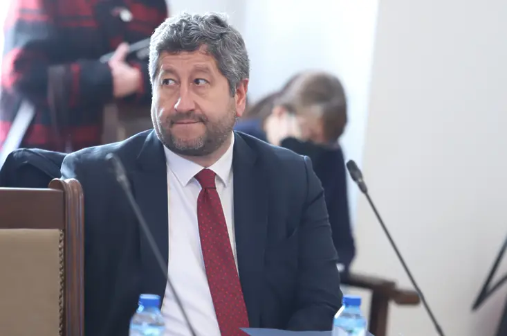 Христо Иванов: Темата за вдигане на ветото на РСМ стои като тема