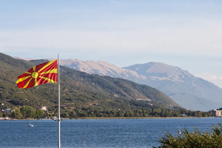 Българите искат твърда позиция за РС Македония