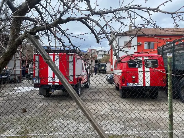 Горя необитаема къща в кв. „Каваклия“ в Дупница