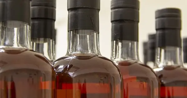Любител на марковото уиски открадна 16 бутилки  от три магазина в Лом