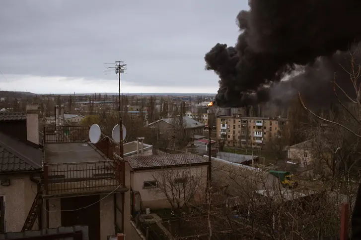 Продължават боевете срещу пристанищния град Мариупол