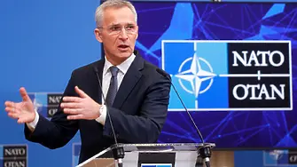Столтенберг: НАТО ще въоръжава Украйна