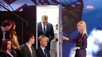 Вучич излиза от хладилник и още от култовите моменти в предизборната кампания в Сърбия (видео)