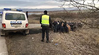 Бус с над 30 мигранти катастрофира край Нова Загора