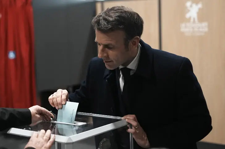 Макрон и Льо Пен гласуваха на президентските избори във Франция (снимки)