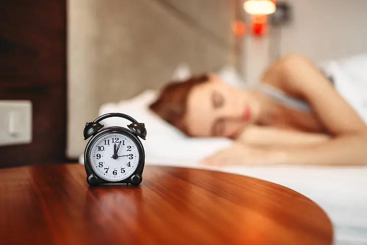 Учените обясниха връзката между липсата на сън и мазнини по корема