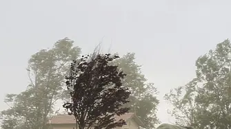 Ураганен вятър със скорост от 24 м/сек бушува в Сливен