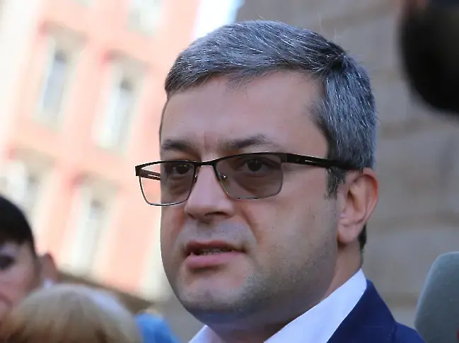 Тома Биков: Очевидно Петков е поемал ангажименти за РС Македония