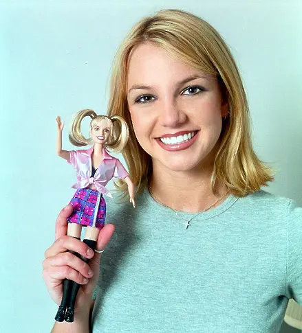 Бритни Спиърс с куклата си от Play Along Toys, 1999 г. 