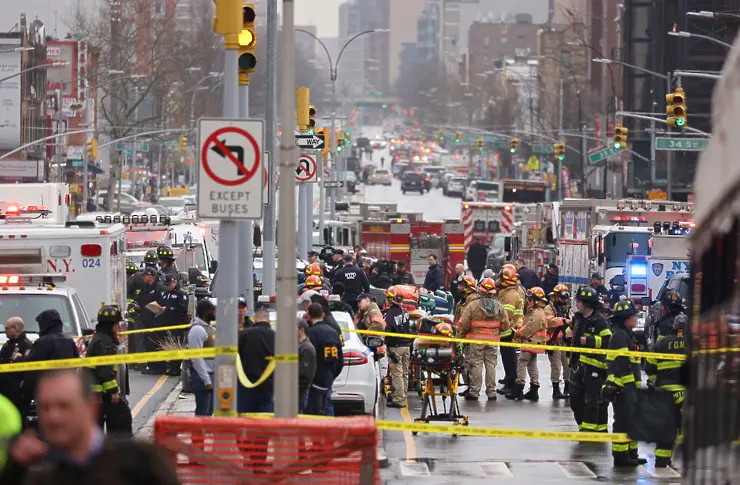 13 ранени при стрелба в метростанция на Ню Йорк