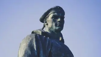 Полша ще премахне 60 паметника на съветски войници