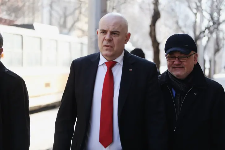 Иван Гешев ще сезира Конституционния съд заради закриването на специализираното правосъдие