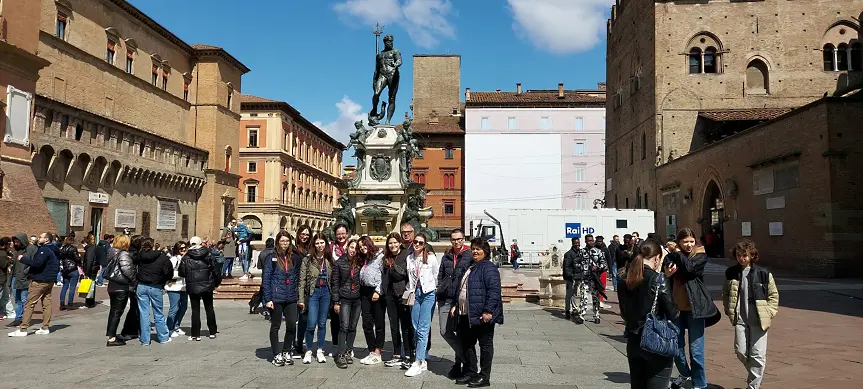 Ученици от СУ „Иван Вазов” - Мездра взеха участие в международен дигитален лагер в Италия