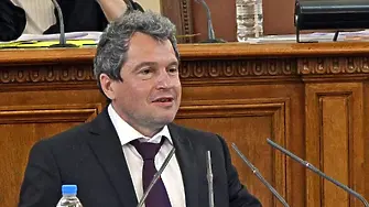 Йорданов: Петков и съветничката му заобикалят споразумението за РСМ, нещата са на ръба