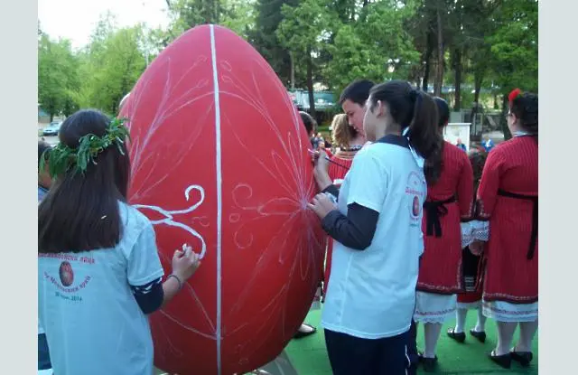 Атракция: Дървено яйце с човешки ръст ще бъде изрисувано на площада във Велинград