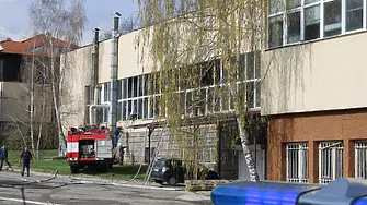 Пожар в бившия телефонен завод в Банско