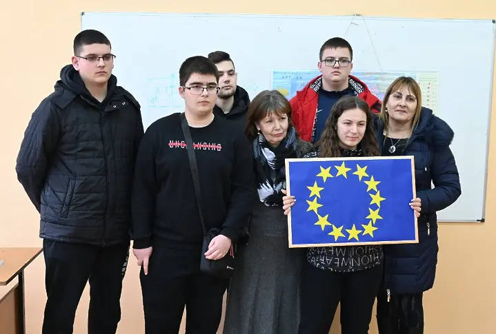 Повече от 120 ученици от 10 училища преминаха през пъзел стаята "Европа - от легендата до днЕС"