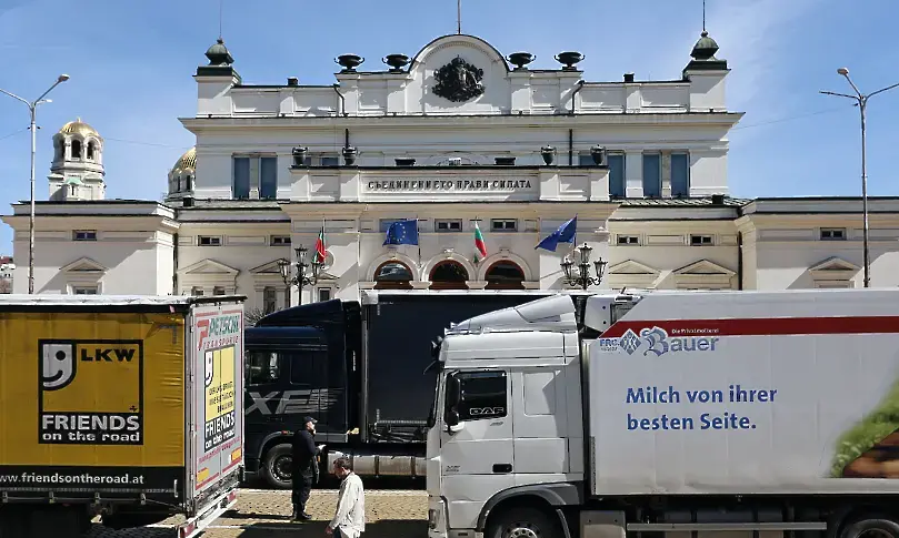 Пътностроителните фирми се събраха на втори национален протест край парламента