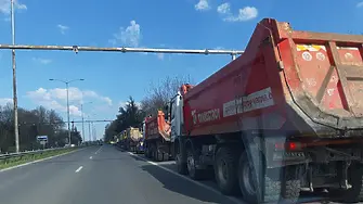 Пътни строители и работници протестират на Коматевско шосе в Пловдив