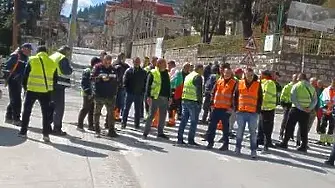 Протест пак блокират движението по пътя Смолян - Пловдив 
