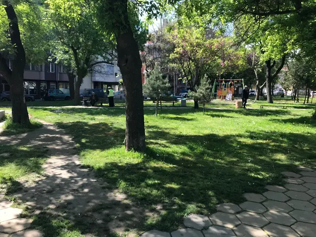 Преустрояват парка на площад "Шахбазян" в подножието на Стария град