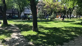 Преустрояват парка на площад 
